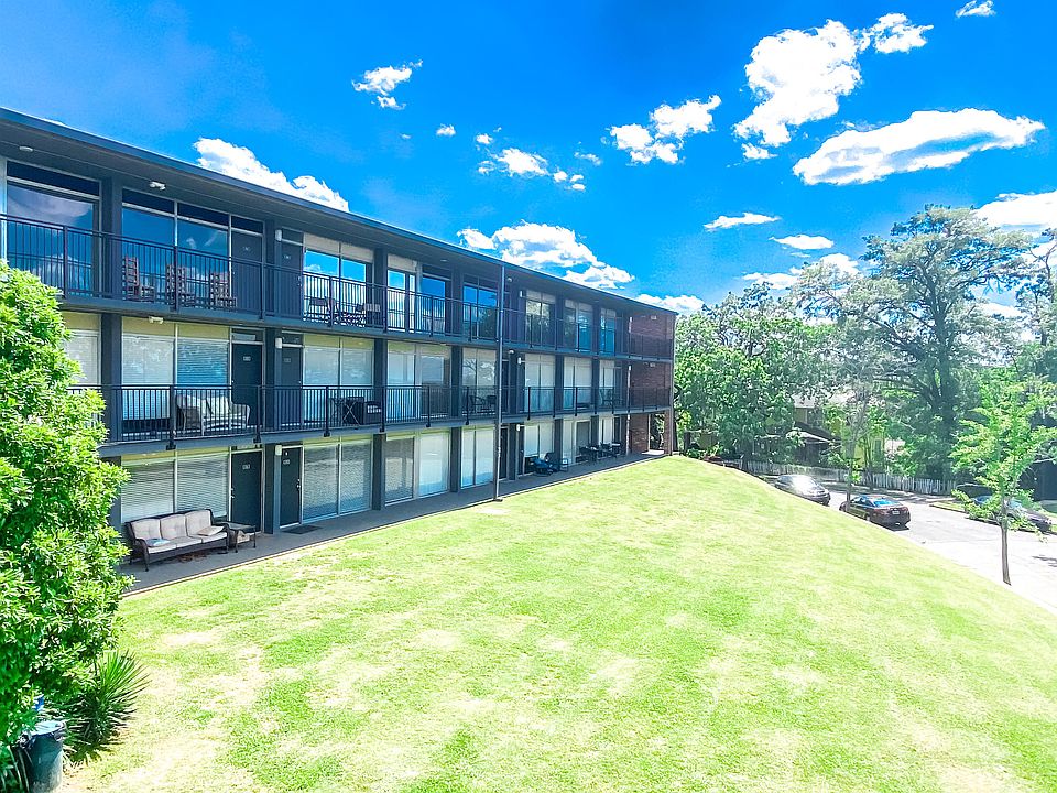2nd image of 2990 Rhodes Circle Southunit #112