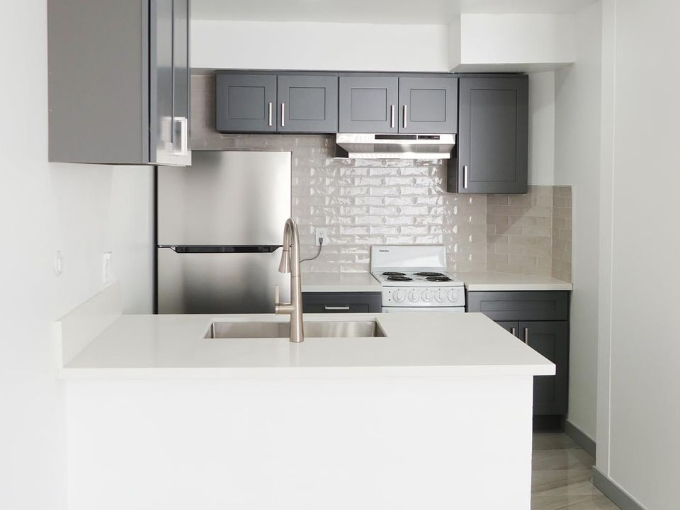 1st image of 1601 N Poinsettia Pl #103