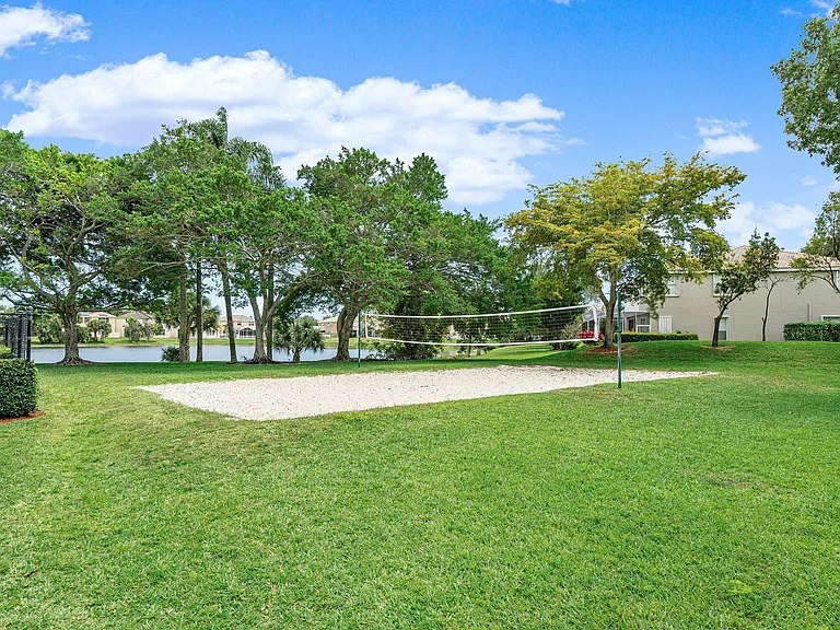 7076 Middlebury Dr — Photo 37