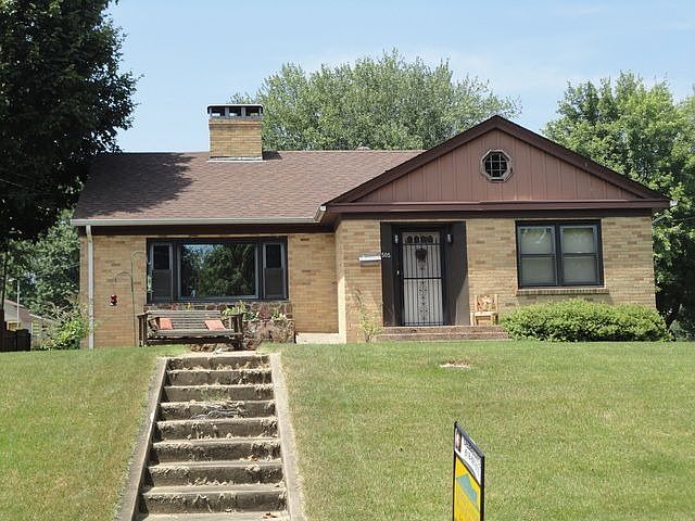 2nd image of 505 W Spring St