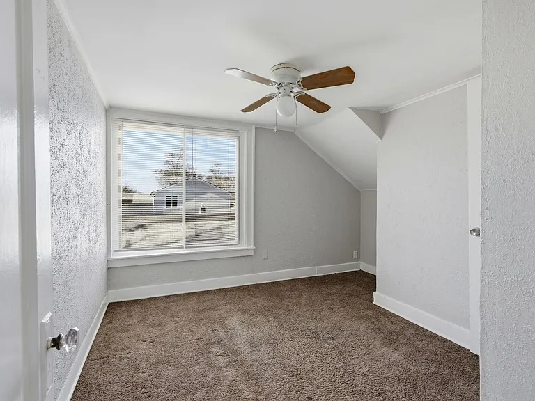 1301 E Muir Ave — Photo 16