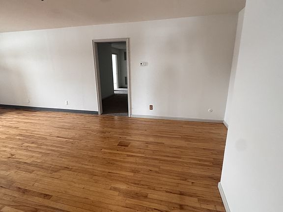 3rd image of 643 S Wood St #3