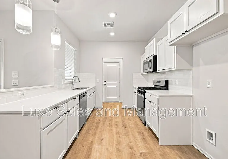 8012 NW 110th Dr — Photo 6
