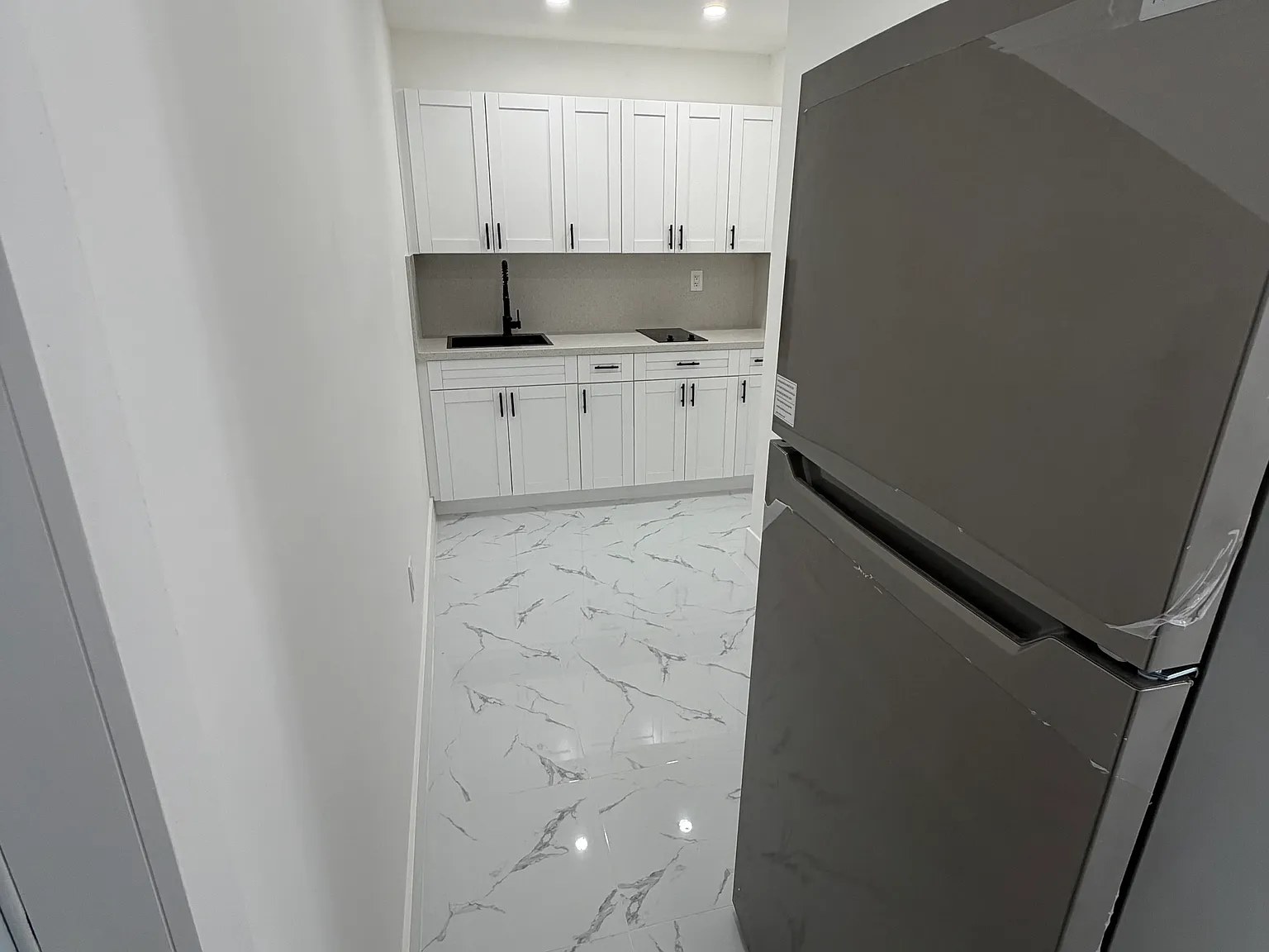 1 bed, 300 sqft, $1,350 — Photo 3