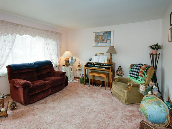 3rd image of 200 Parkshore Dr