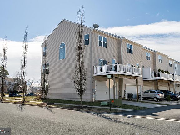 4th image of 321 Ashby Commons Dr