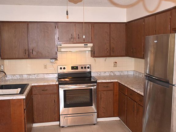 3rd image of 1113 E Oak St #8379155DA