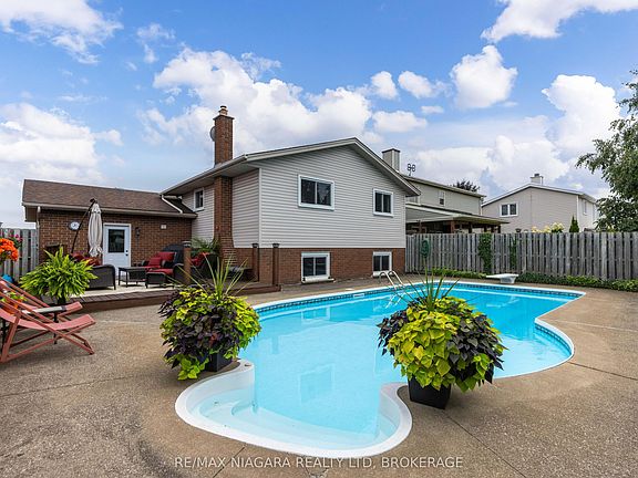 2nd image of 7851 Chorozy St