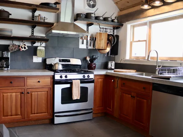 98 Route 12, Hartland, VT 05048