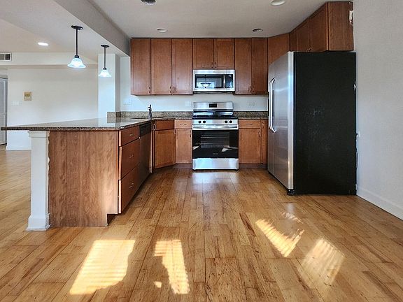 3rd image of 6301 N Francisco Ave #6301