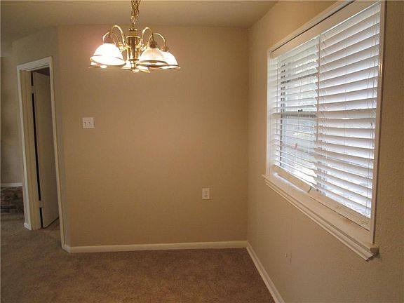 4th image of 1914 W Northgate Dr