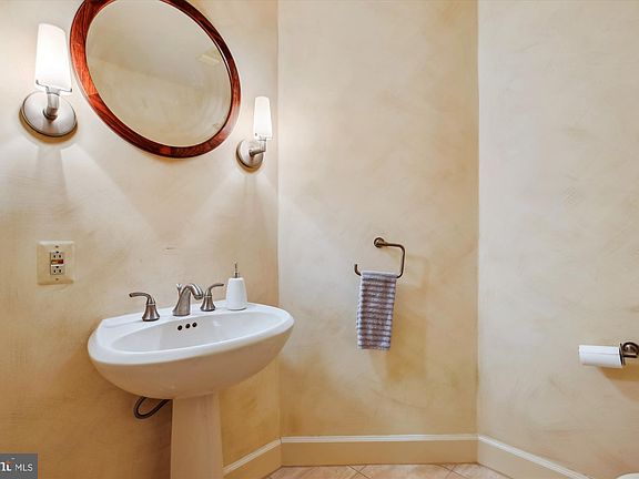 4th image of 5600 Wisconsin Ave #Penthouse 17c