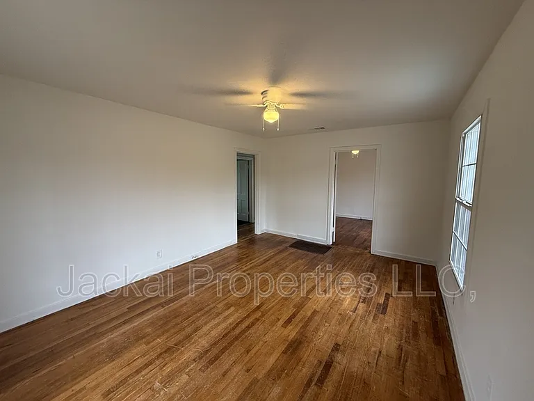 620 N Walnut St — Photo 8