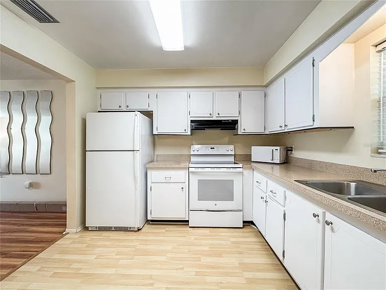 1706 Belleair Forest Dr #252 — Photo 19