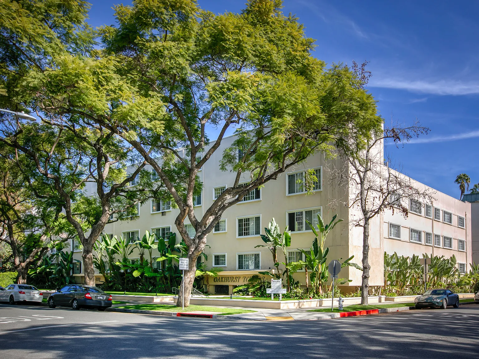 Oakhurst Towers — Photo 1