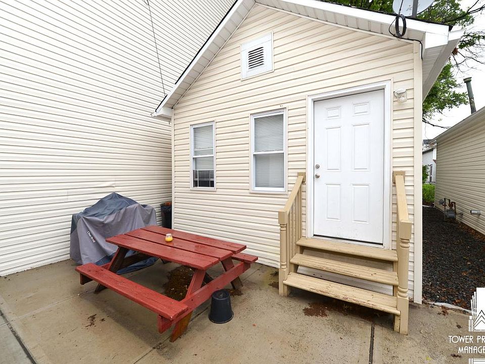 1st image of 597 Midland Ave #2