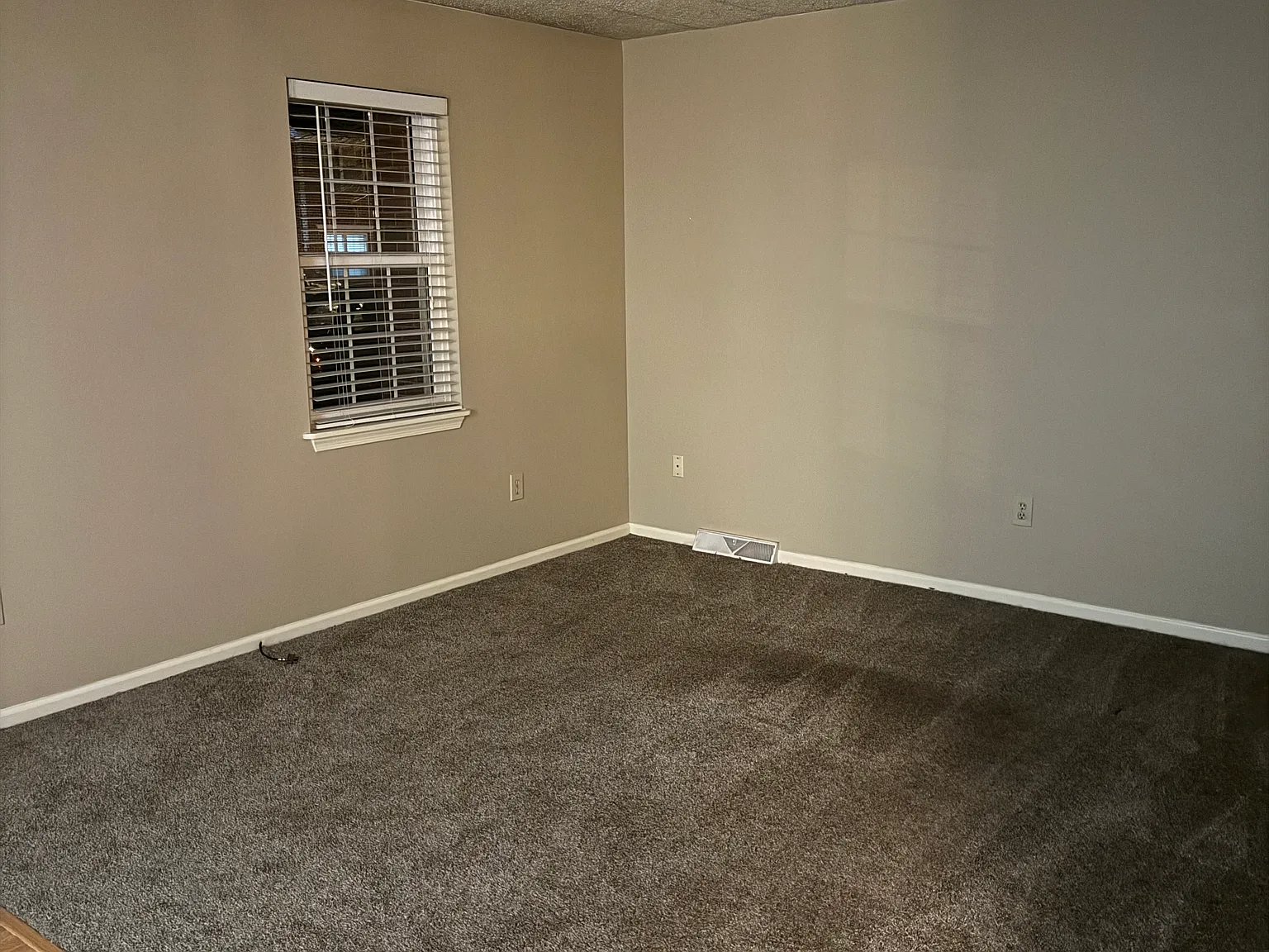 2 bed, 1127 sqft, $1,975 — Photo 3