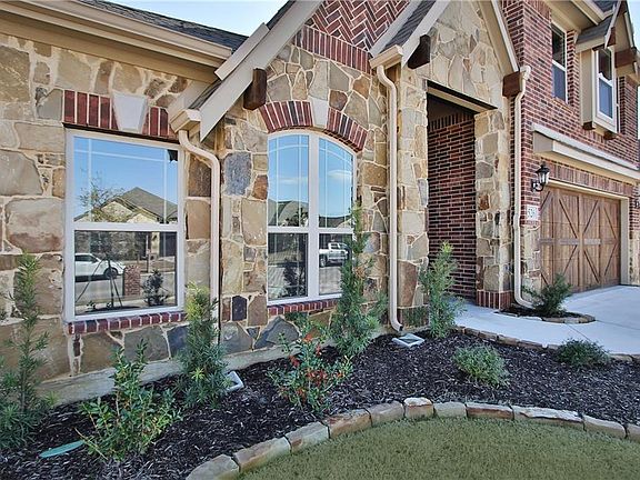 2nd image of 526 Sagebrush Ln