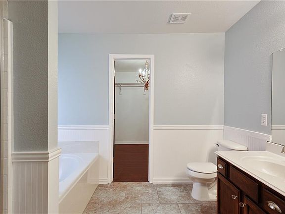 4th image of 10628 Vista Heights Blvd