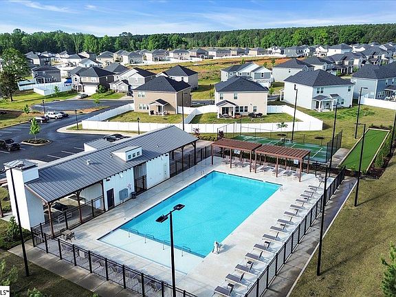 5th image of 204 Hazelcroft Dr