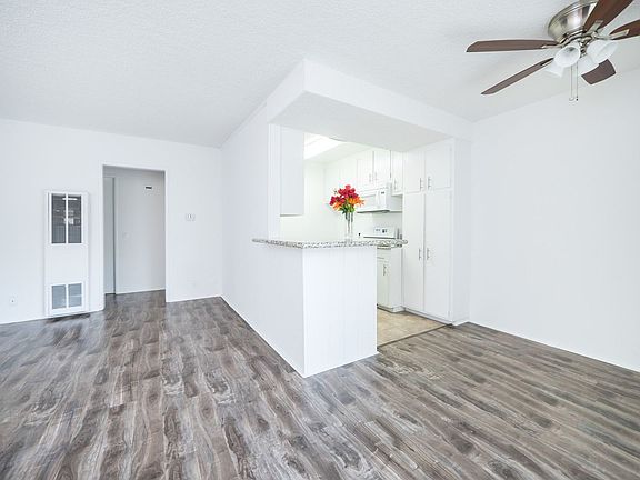 4th image of 336 S Alexandria Ave #50-03