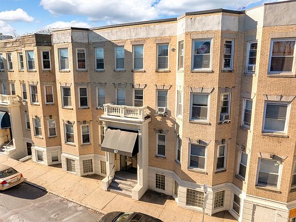 2nd image of 87 Gordon St