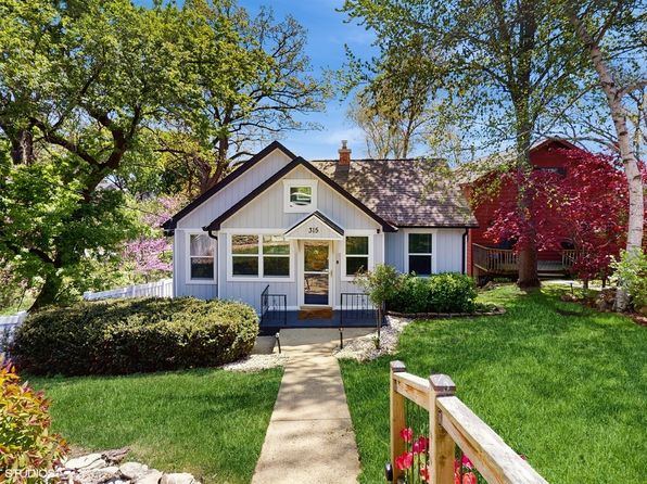 315 Hillside Dr, Island Lake, IL 60042