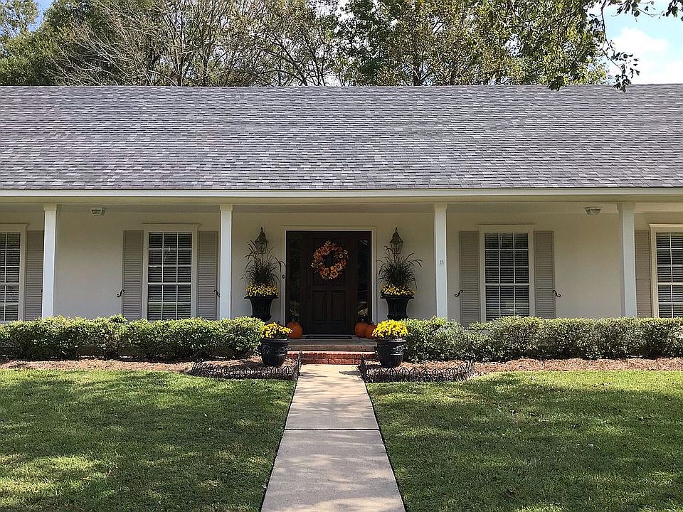 Executive Home/River Oaks 