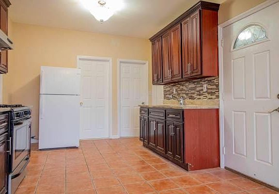 3rd image of 11066 Corona Ave