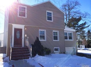 31 Flower Rd, Valley Stream, NY 11581