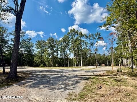 3rd image of 435 Wilderness Ln