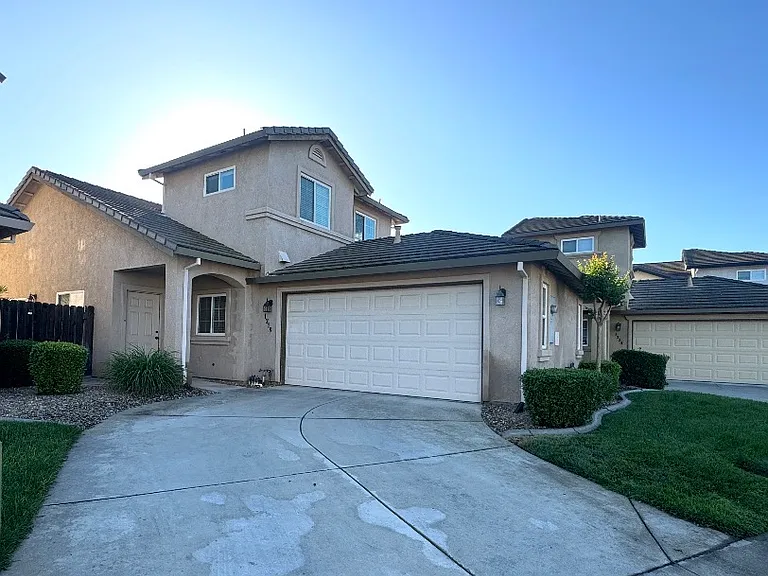 1318 Robinson Ln — Photo 1