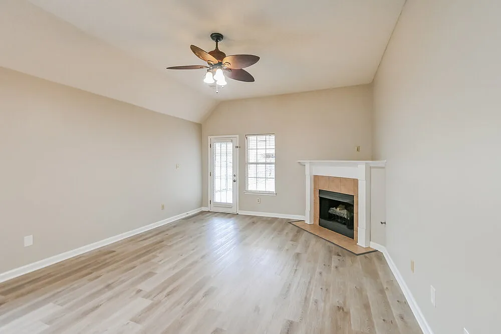 3 bed, 2.0 bath, 1475 sqft, $1,835 — Photo 3