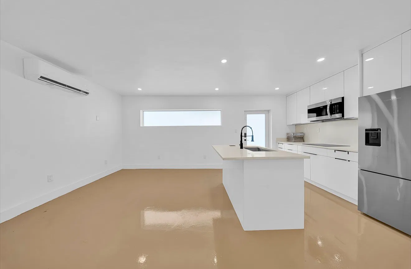2 bed, 800 sqft, $2,400 — Photo 3