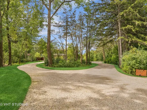 1266 Winwood Dr, Lake Forest, IL 60045