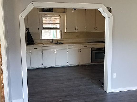 5th image of 480 S Lime Ave
