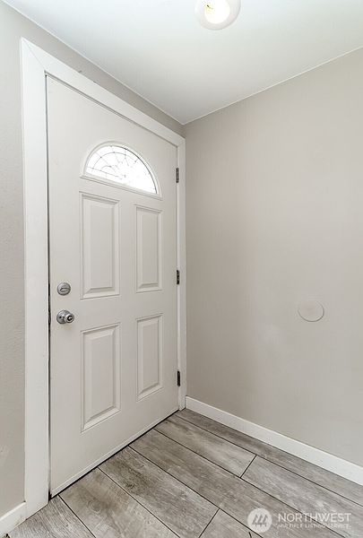 5th image of 10426 17th Avenue SW #10426