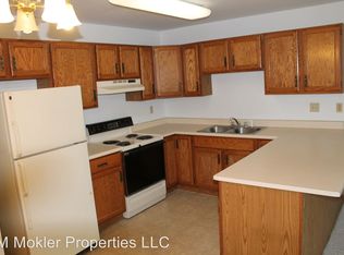 165 Cimarron Ct APT E, Oshkosh, WI 54902