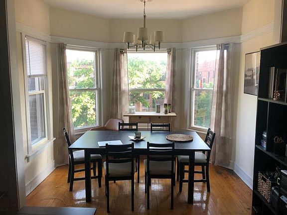 4th image of 740 W Cornelia Ave #3