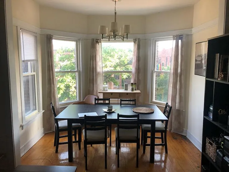 Sun room / dining area