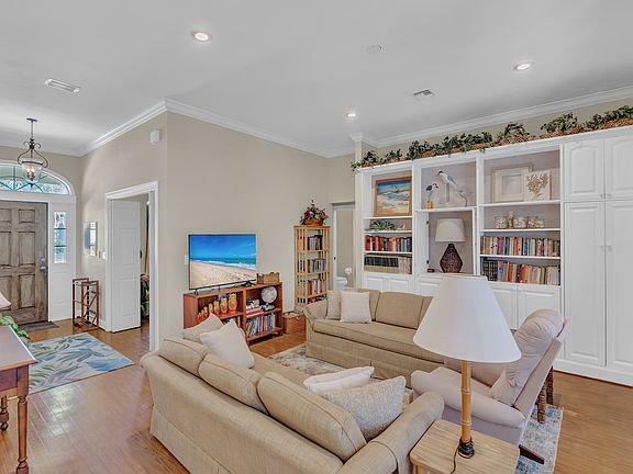 5th image of 2225 Seaside St