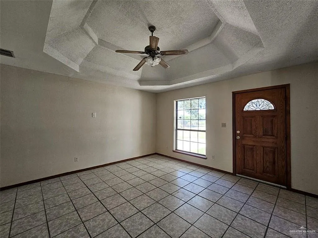 3 bed, 2.0 bath, 1747 sqft, $1,500 — Photo 3
