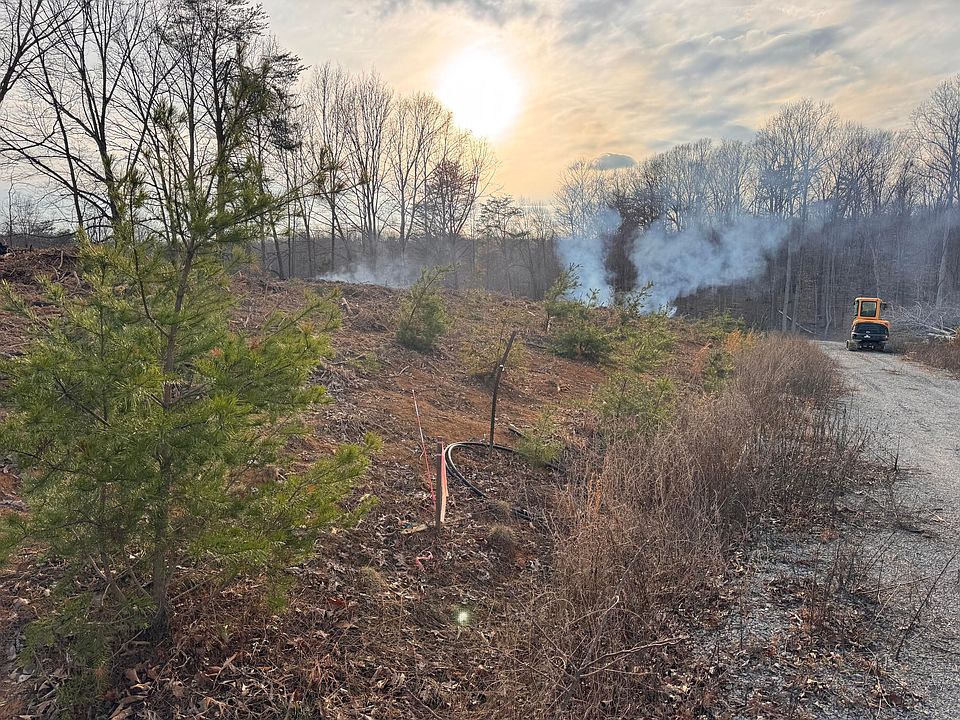 1st image of 100 Pine Hollow Rd