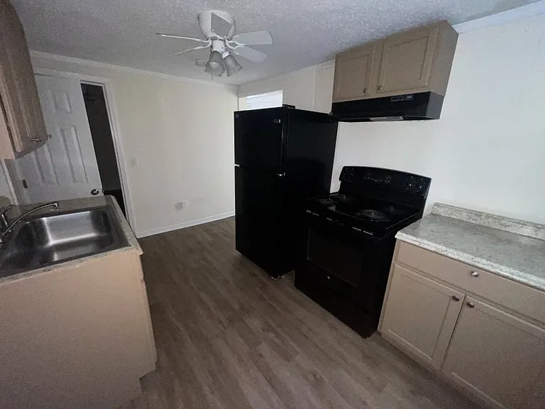 182 Chestnut St — Photo 9