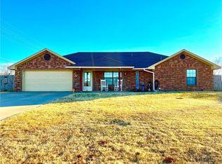 2215 Arizona Ave, Chickasha, OK 73018