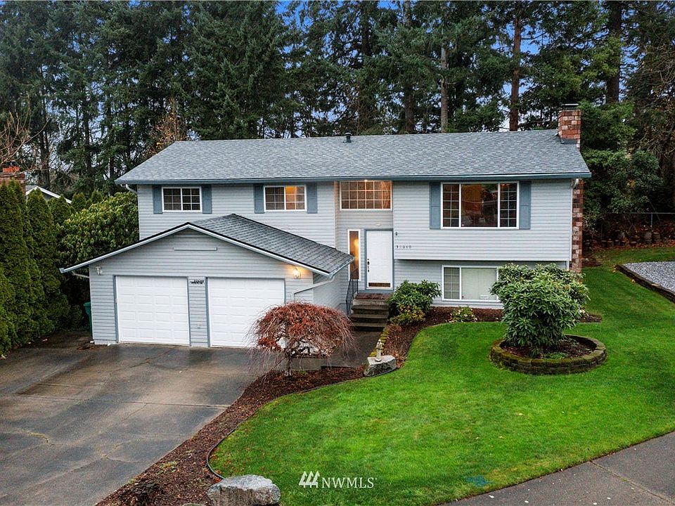 ~Welcome Home to Desirable Twin Lakes Vista in Federal Way~