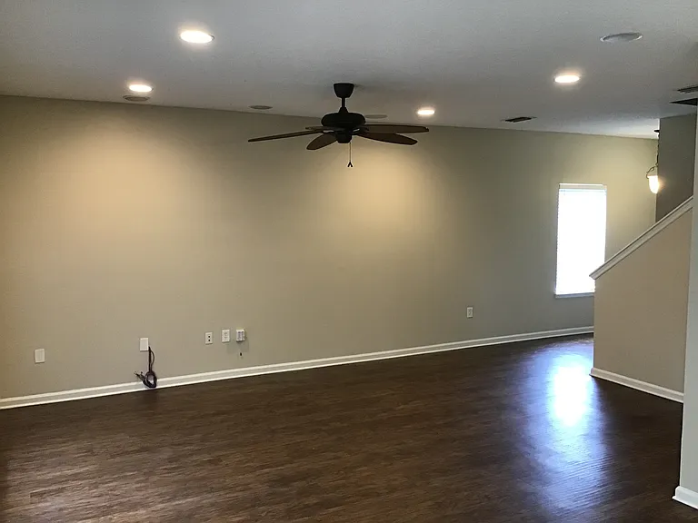 2724 Creekfront Dr — Photo 5