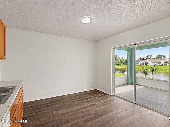 4th image of 2056 Redwood Cir NE