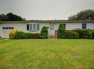 14 Montana St, Hicksville, NY 11801