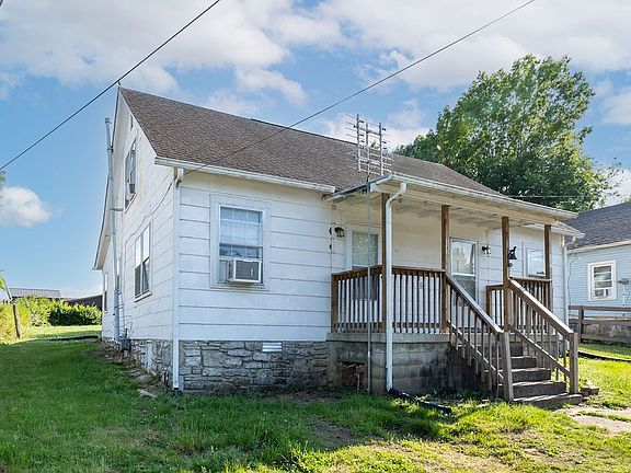 2nd image of 525 Maple St